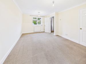 LIVING ROOM- click for photo gallery